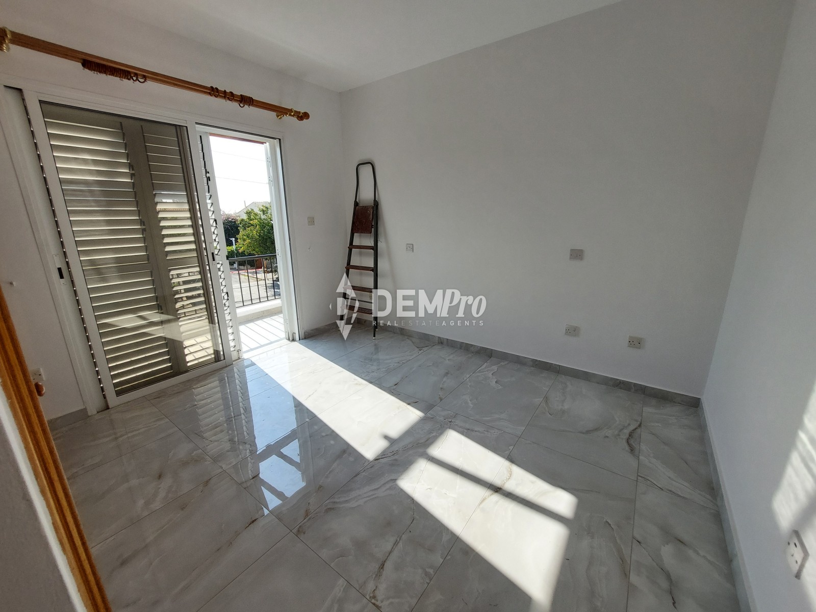 For Sale 2 Bedroom Apartment in Kato Paphos - Universal 