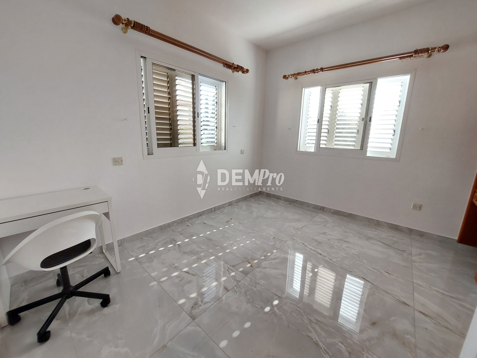 For Sale 2 Bedroom Apartment in Kato Paphos - Universal 