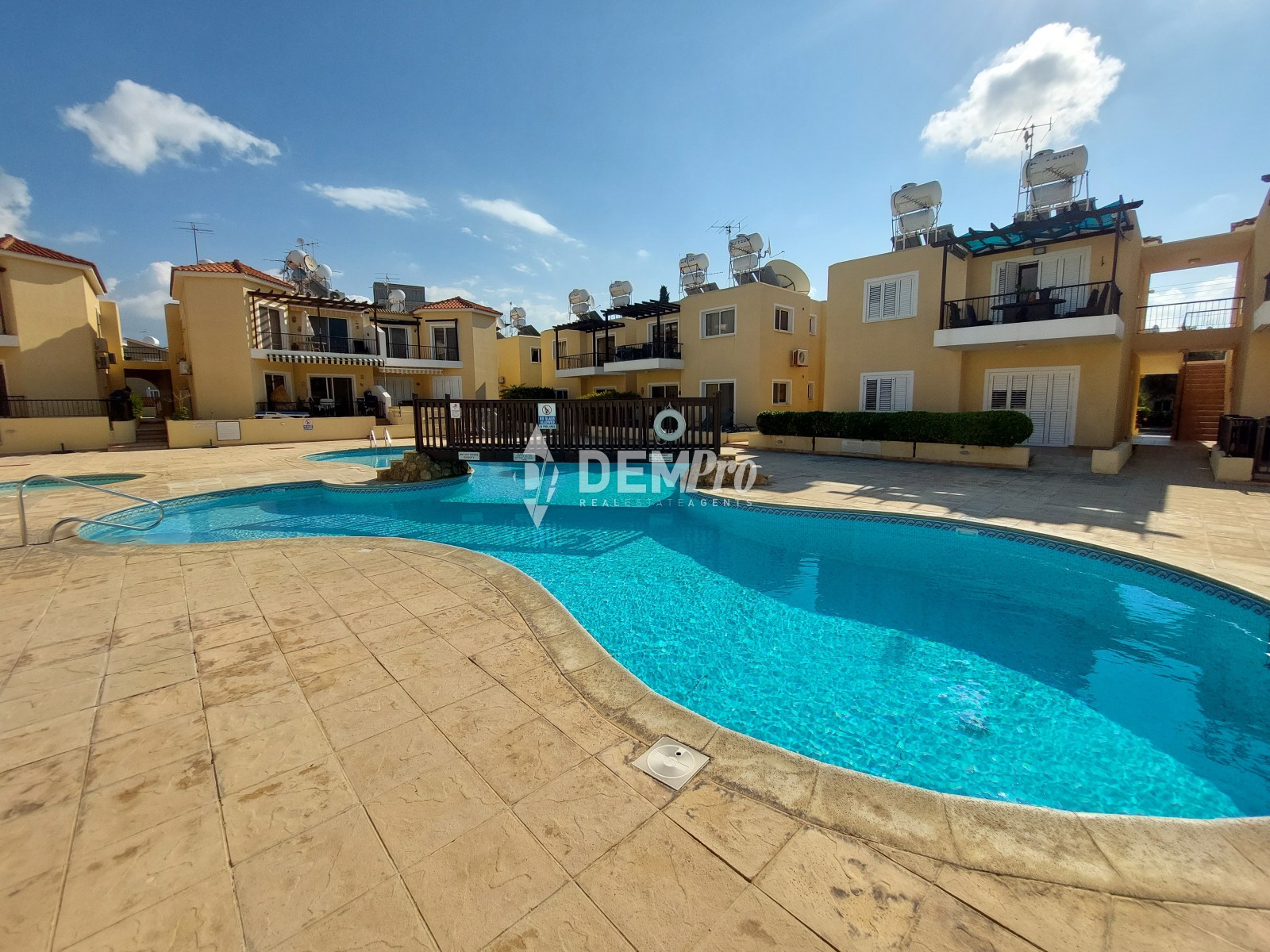 For Sale 2 Bedroom Apartment in Kato Paphos - Universal 
