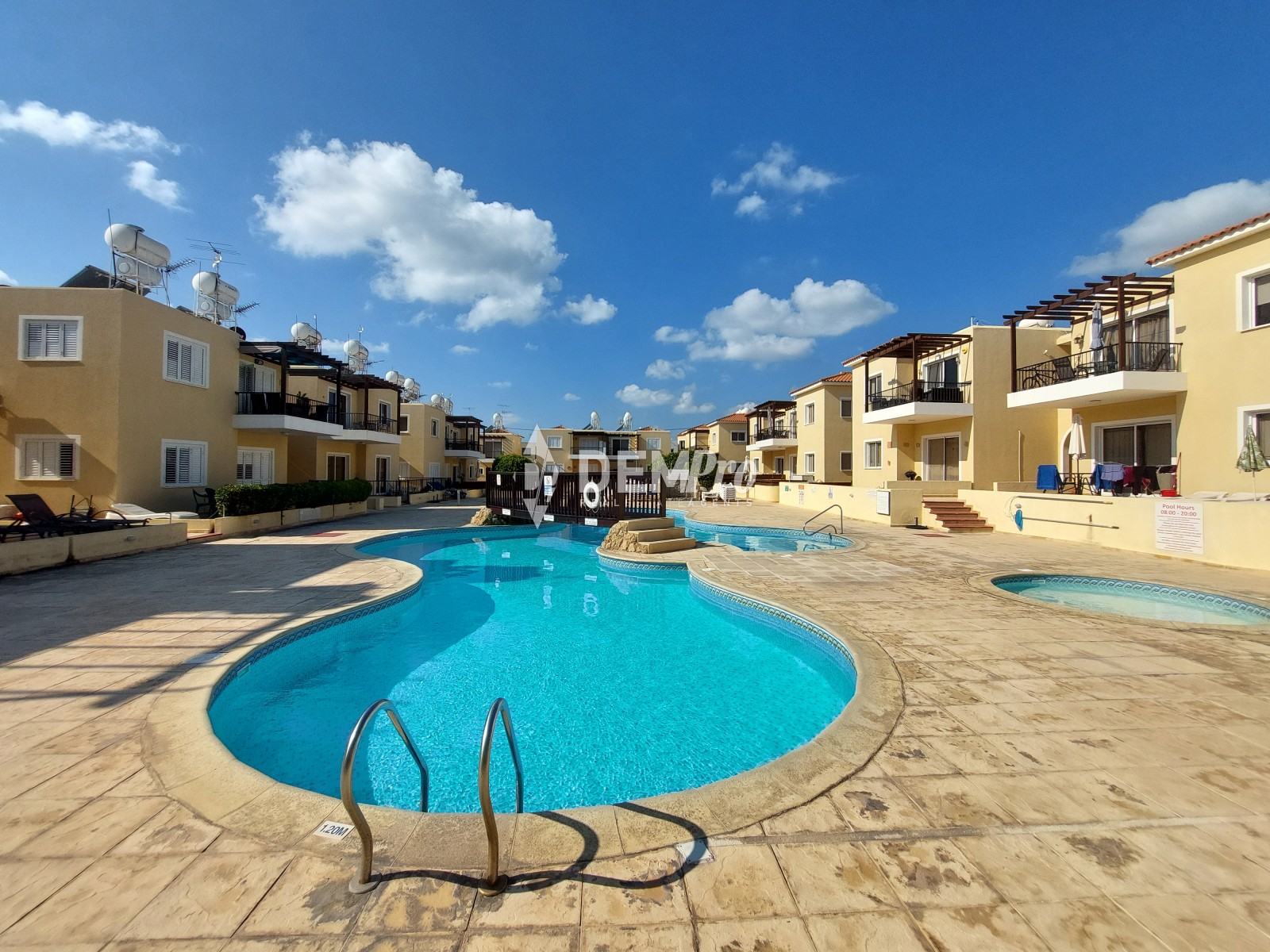 For Sale 2 Bedroom Apartment in Kato Paphos - Universal 