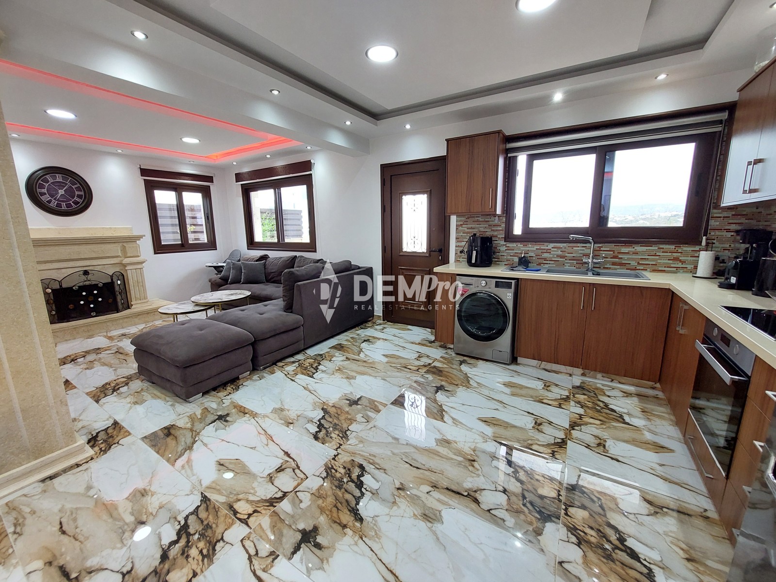 For Sale 5 Bedroom Villa in Lower Chloraka - Near the Beach 