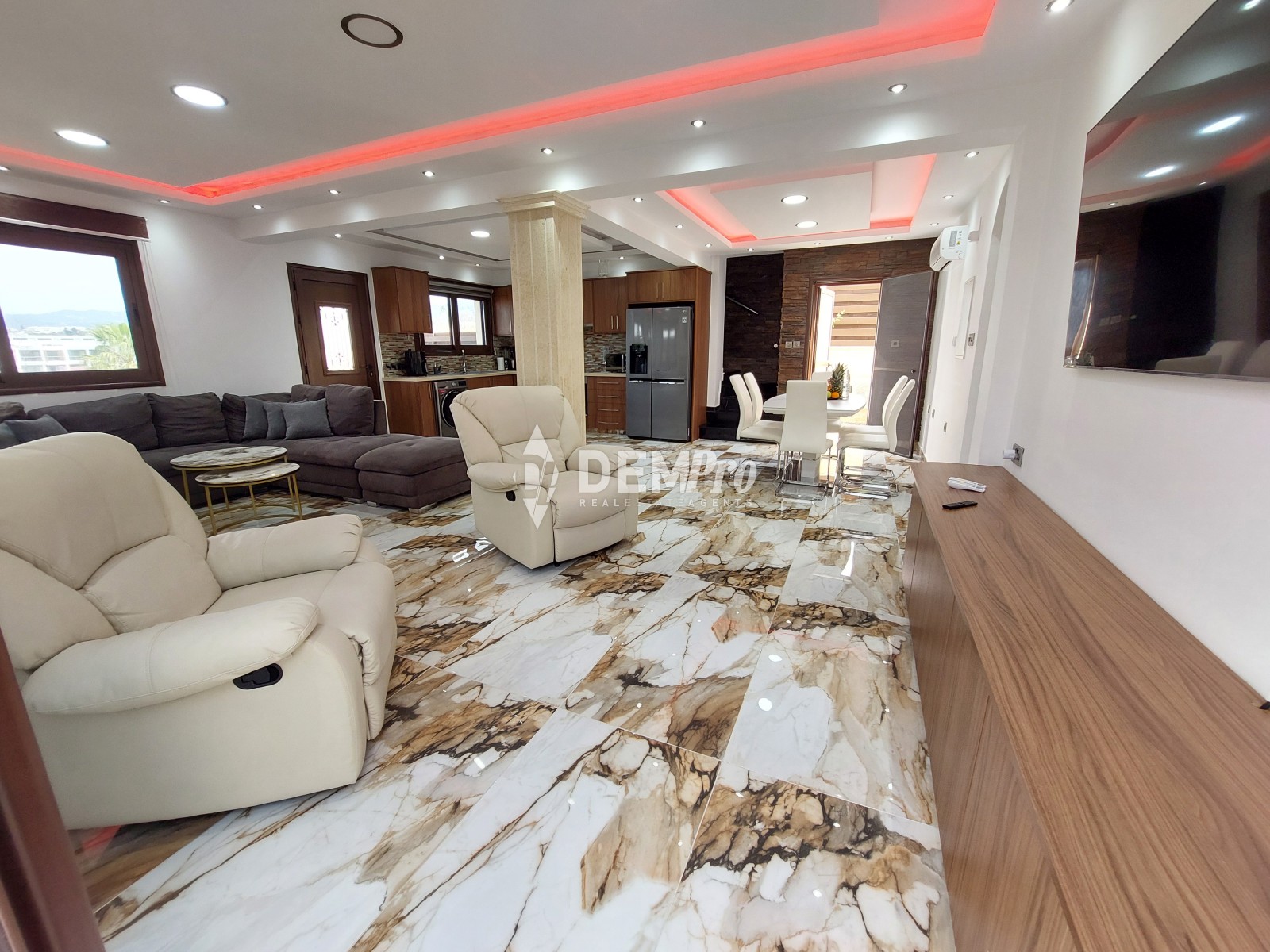 For Sale 5 Bedroom Villa in Lower Chloraka - Near the Beach 