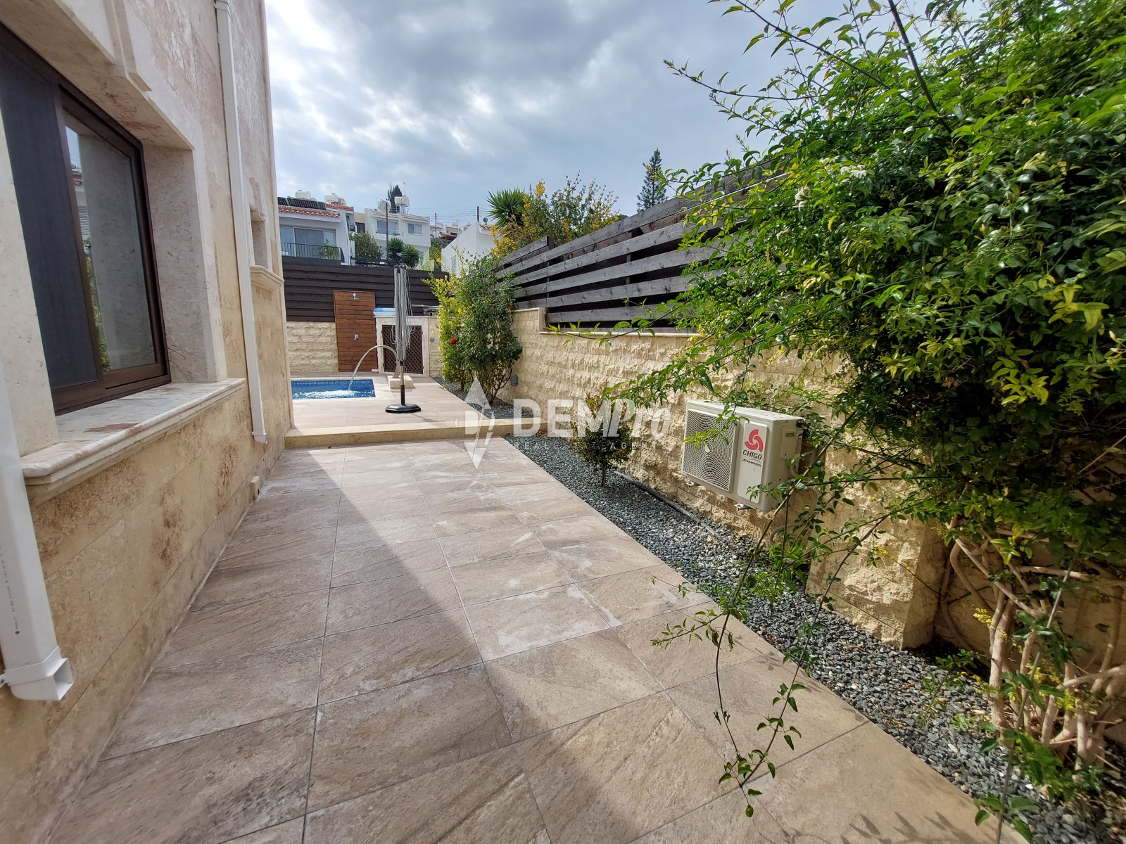 For Sale 5 Bedroom Villa in Lower Chloraka - Near the Beach 
