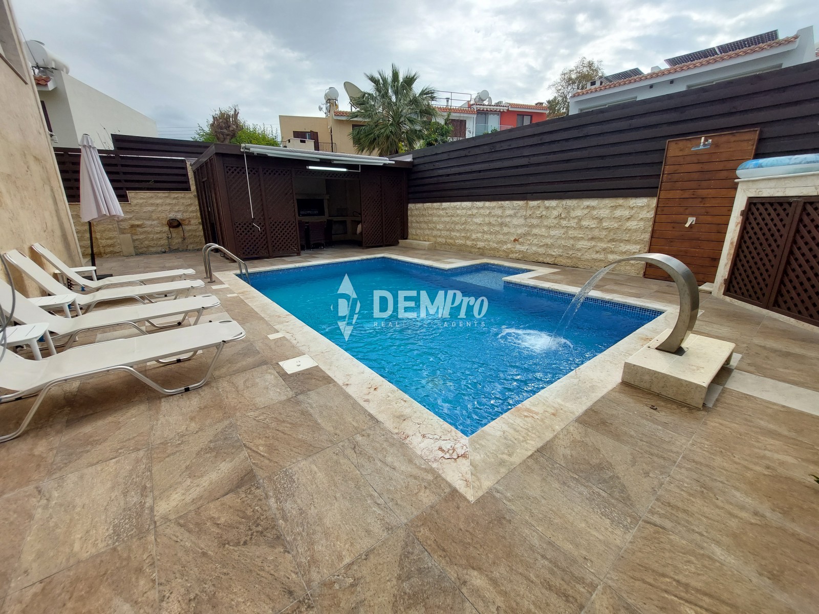 For Sale 5 Bedroom Villa in Lower Chloraka - Near the Beach 