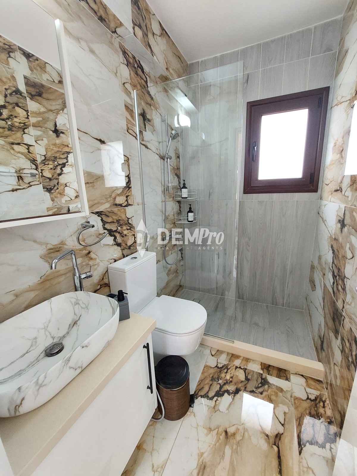 For Sale 5 Bedroom Villa in Lower Chloraka - Near the Beach 