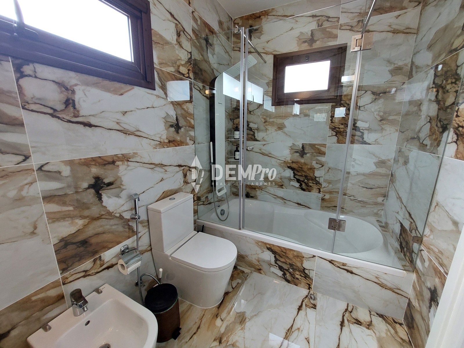 For Sale 5 Bedroom Villa in Lower Chloraka - Near the Beach 