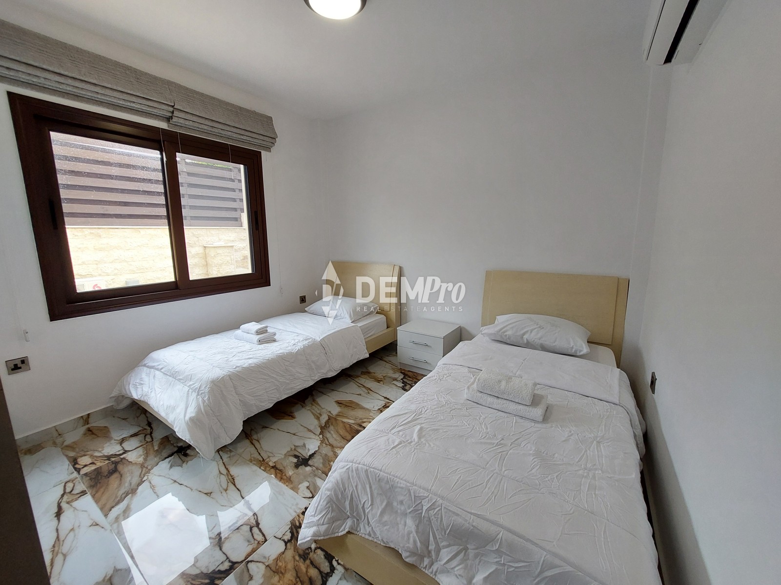 For Sale 5 Bedroom Villa in Lower Chloraka - Near the Beach 