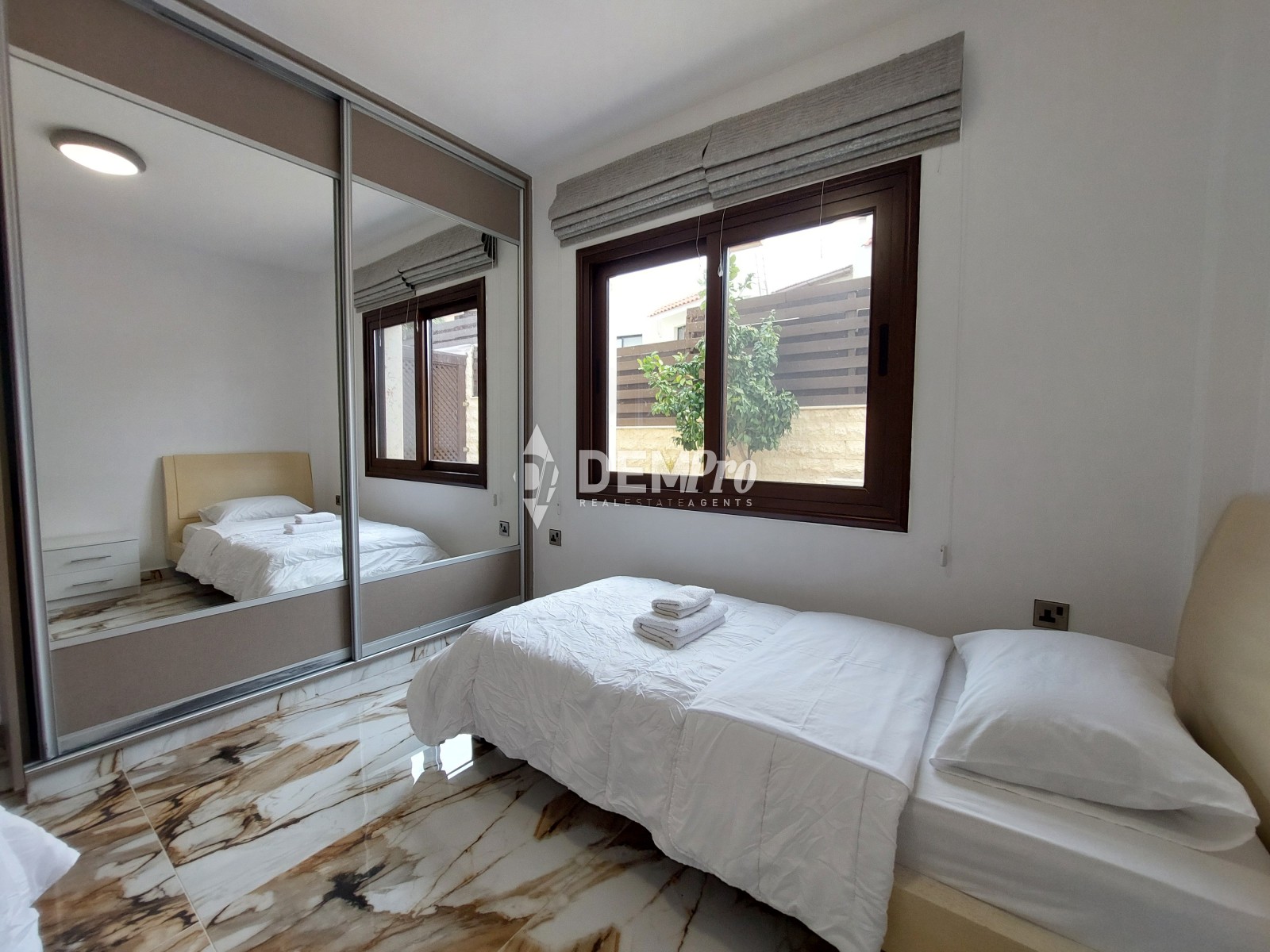 For Sale 5 Bedroom Villa in Lower Chloraka - Near the Beach 