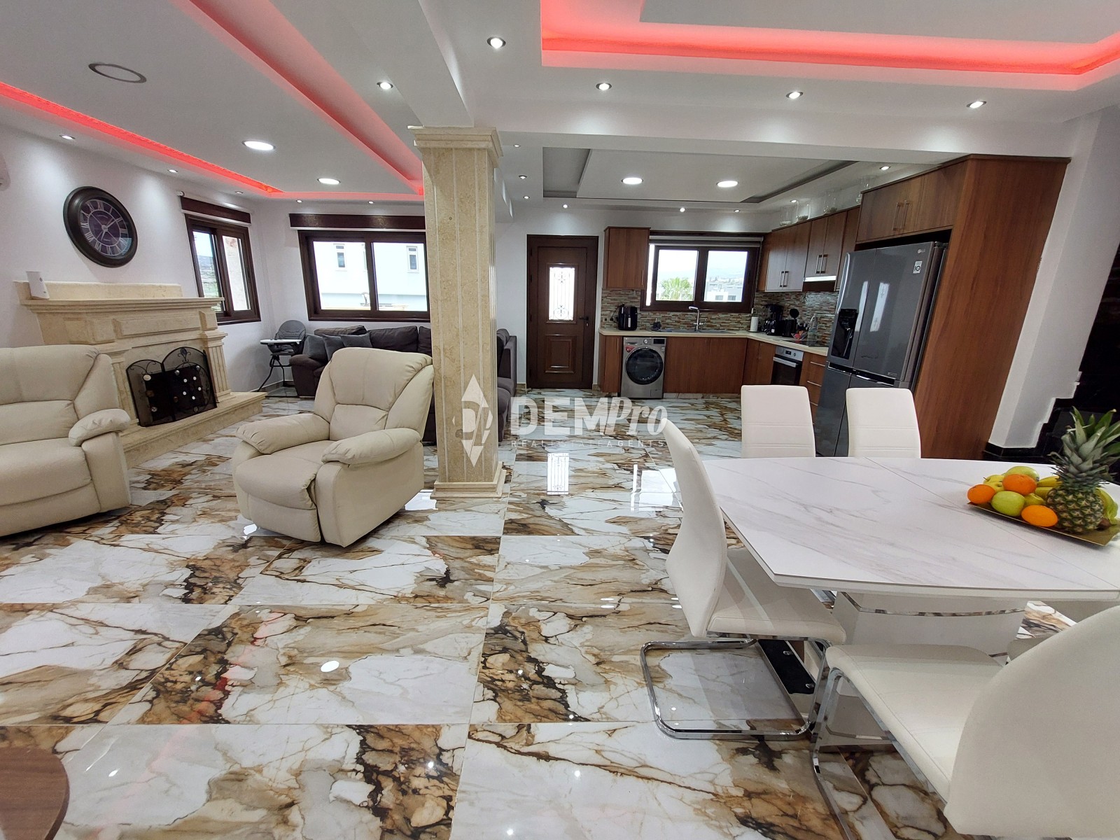 For Sale 5 Bedroom Villa in Lower Chloraka - Near the Beach 