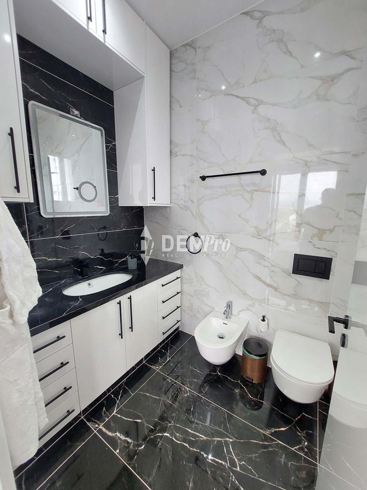 For Sale 5 Bedroom Villa in Lower Chloraka - Near the Beach 