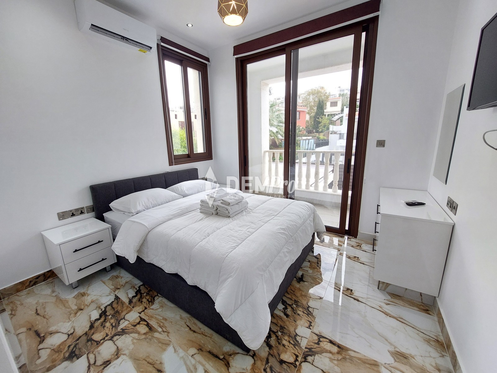 For Sale 5 Bedroom Villa in Lower Chloraka - Near the Beach 