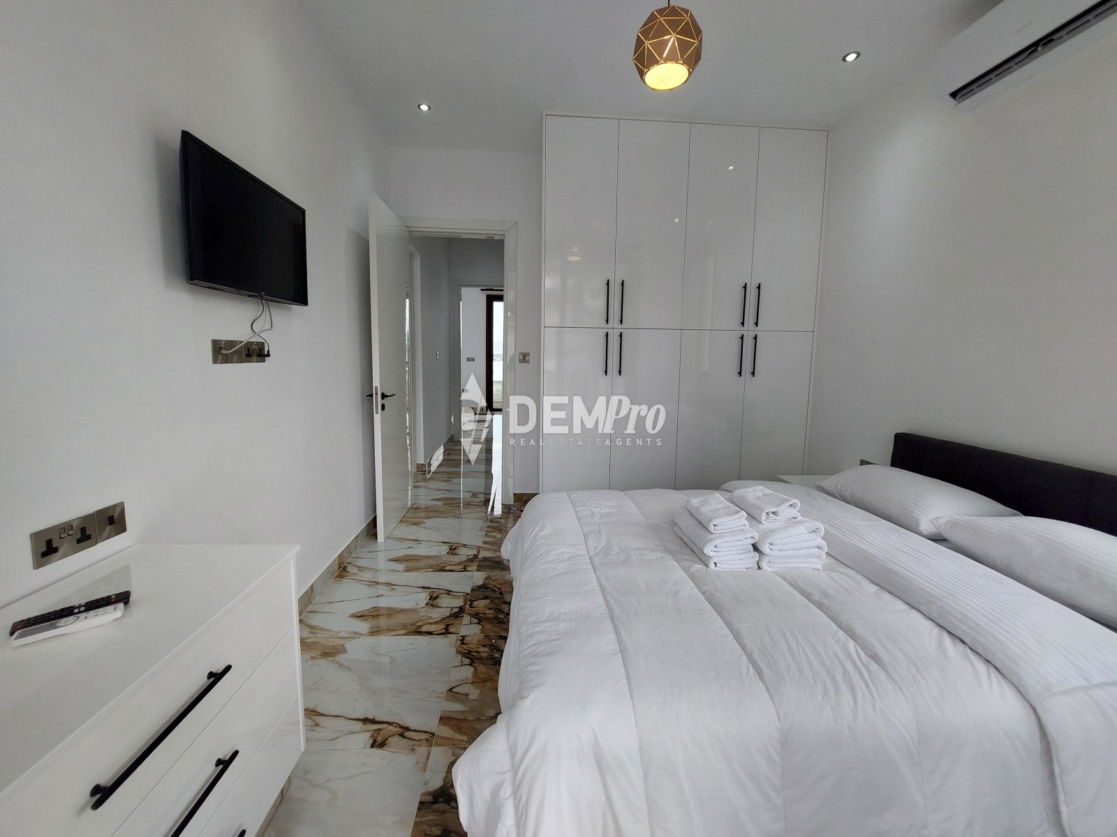 For Sale 5 Bedroom Villa in Lower Chloraka - Near the Beach 