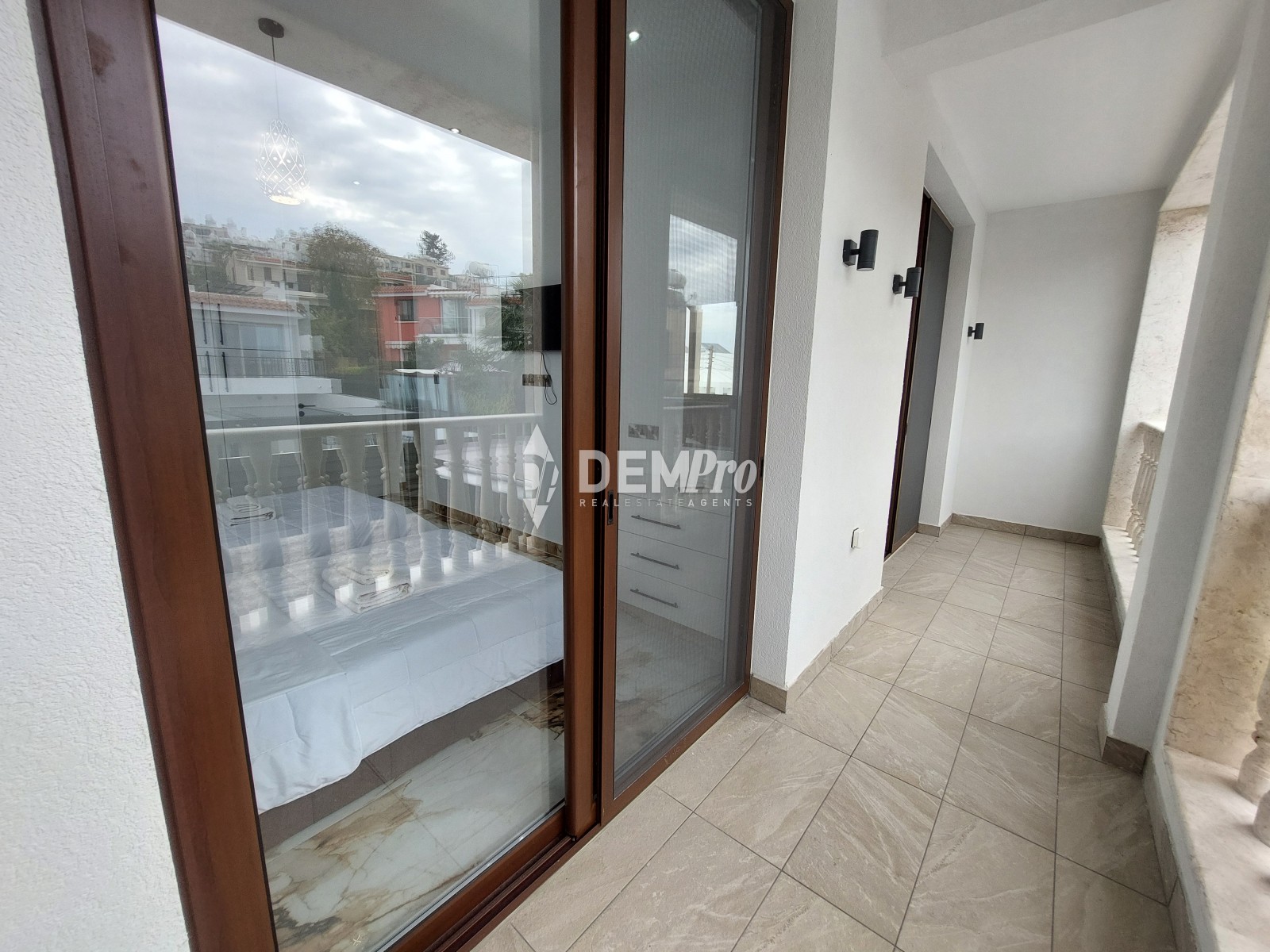 For Sale 5 Bedroom Villa in Lower Chloraka - Near the Beach 
