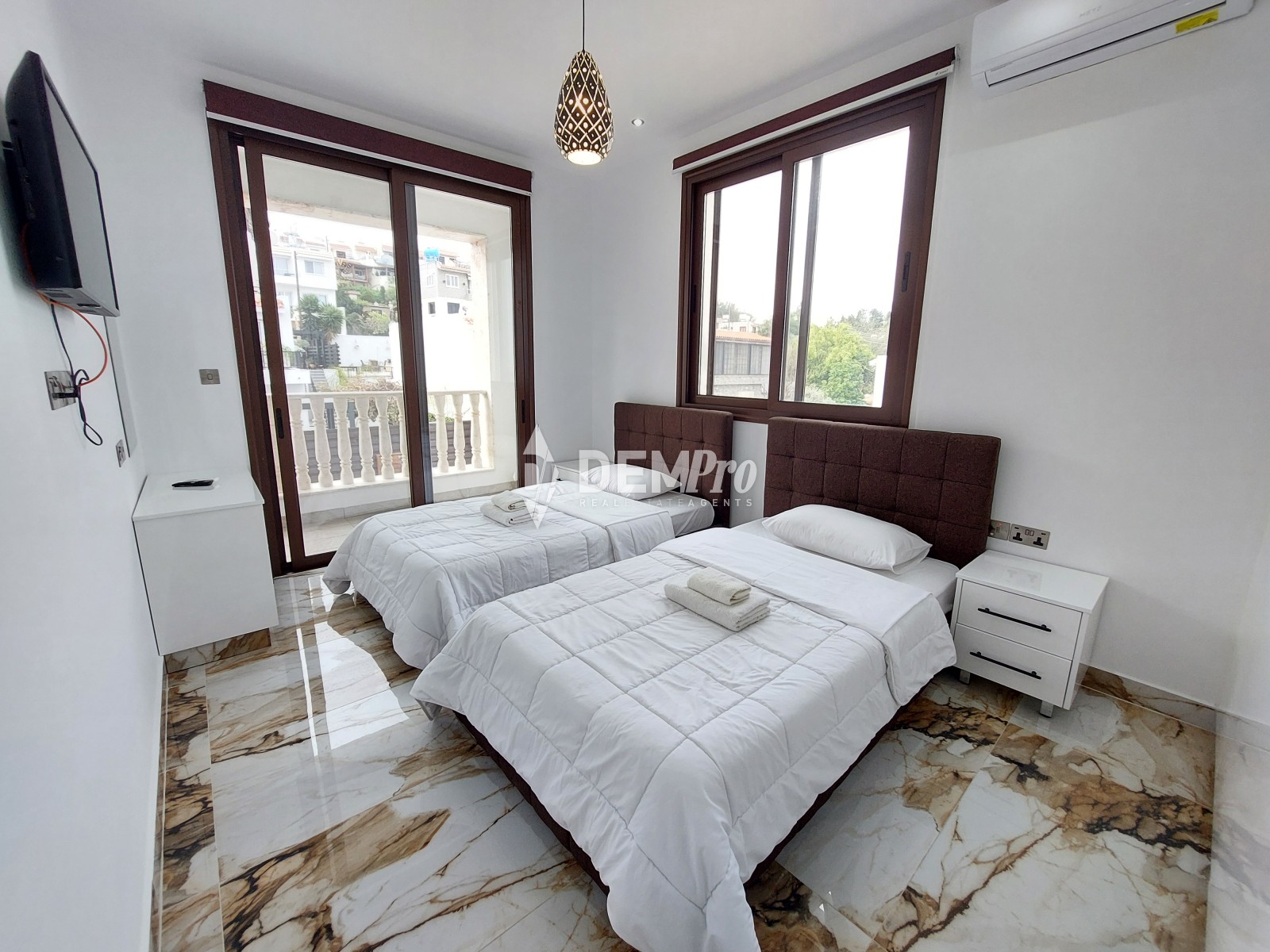 For Sale 5 Bedroom Villa in Lower Chloraka - Near the Beach 