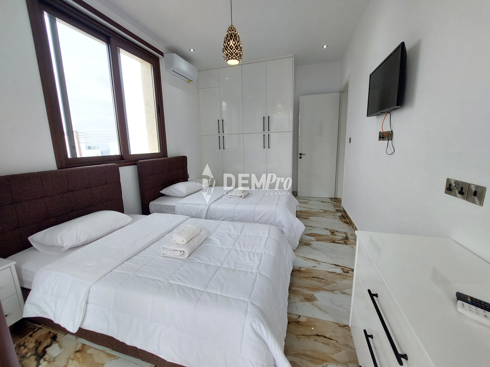 For Sale 5 Bedroom Villa in Lower Chloraka - Near the Beach 