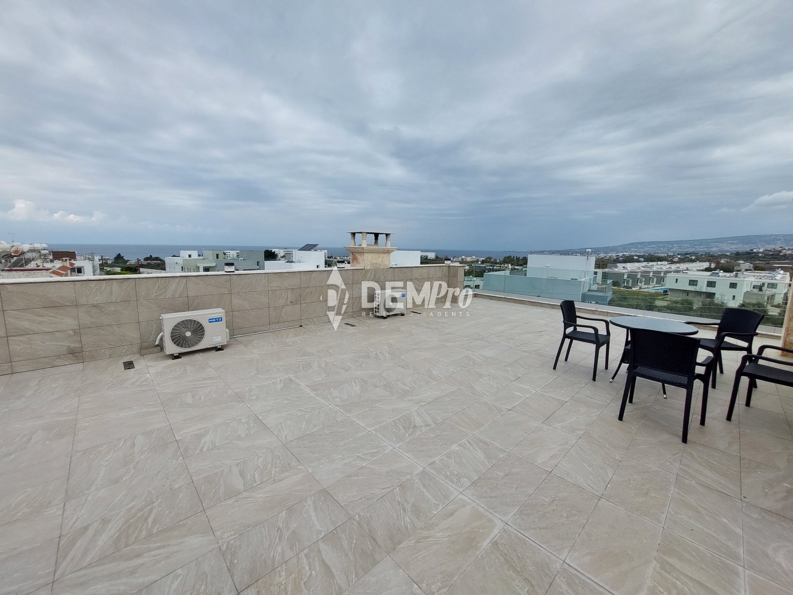 For Sale 5 Bedroom Villa in Lower Chloraka - Near the Beach 