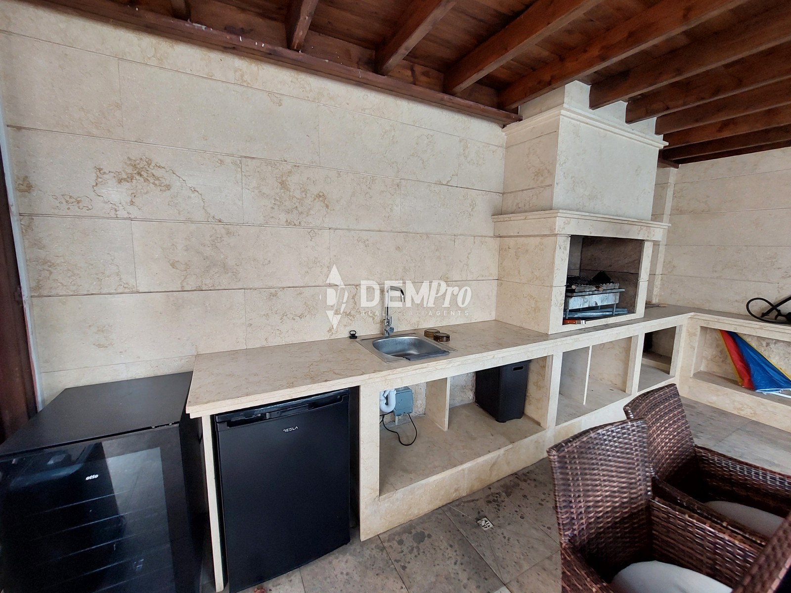 For Sale 5 Bedroom Villa in Lower Chloraka - Near the Beach 