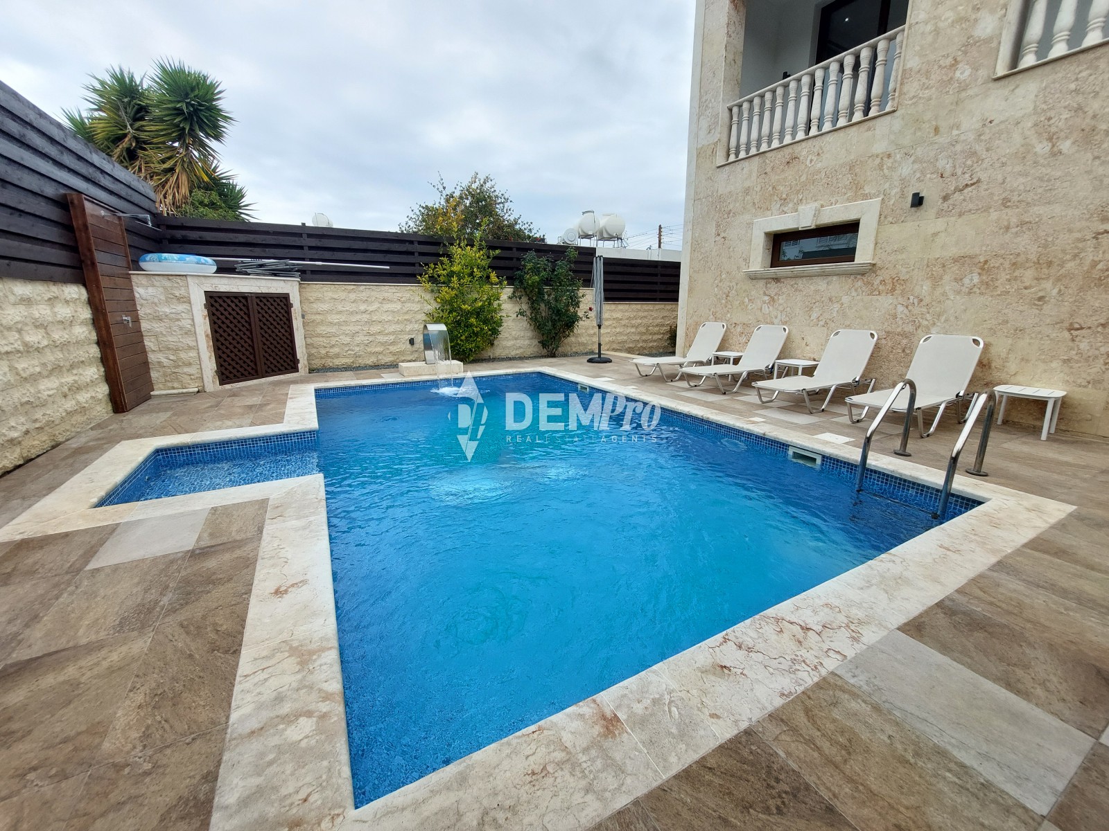 For Sale 5 Bedroom Villa in Lower Chloraka - Near the Beach 