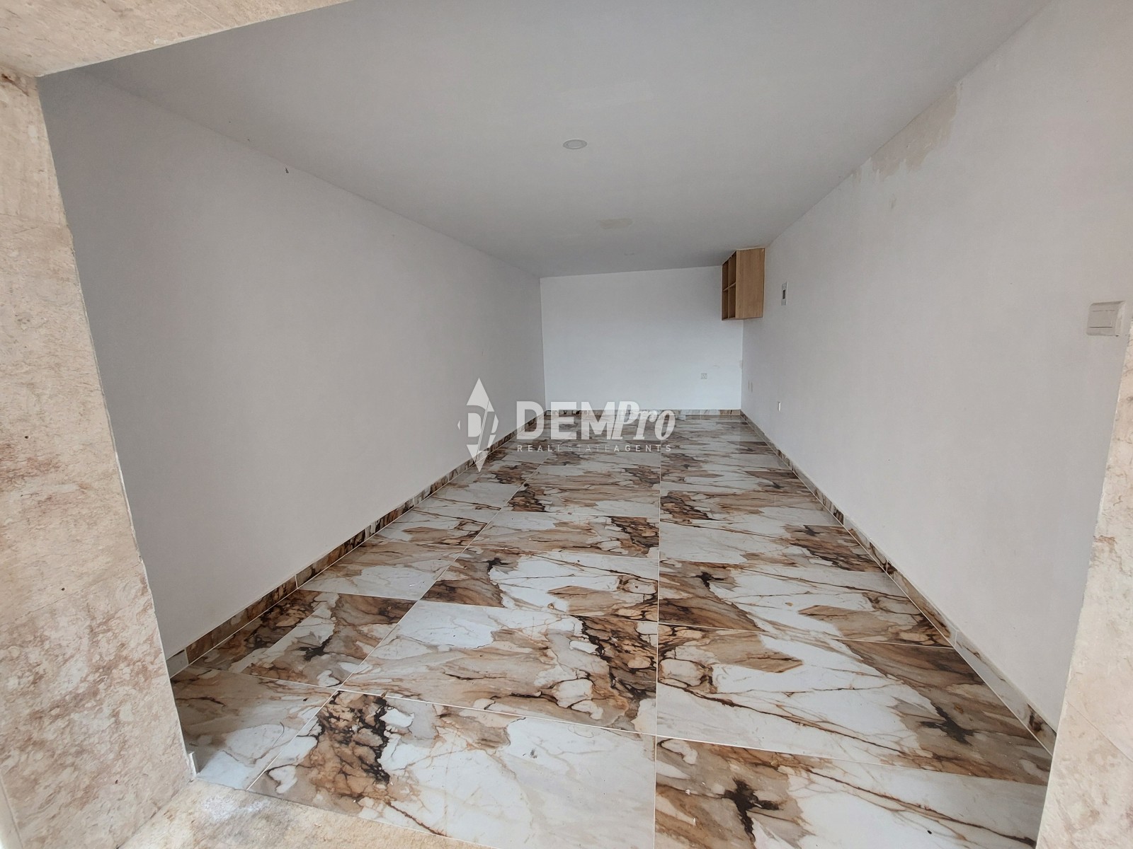 For Sale 5 Bedroom Villa in Lower Chloraka - Near the Beach 