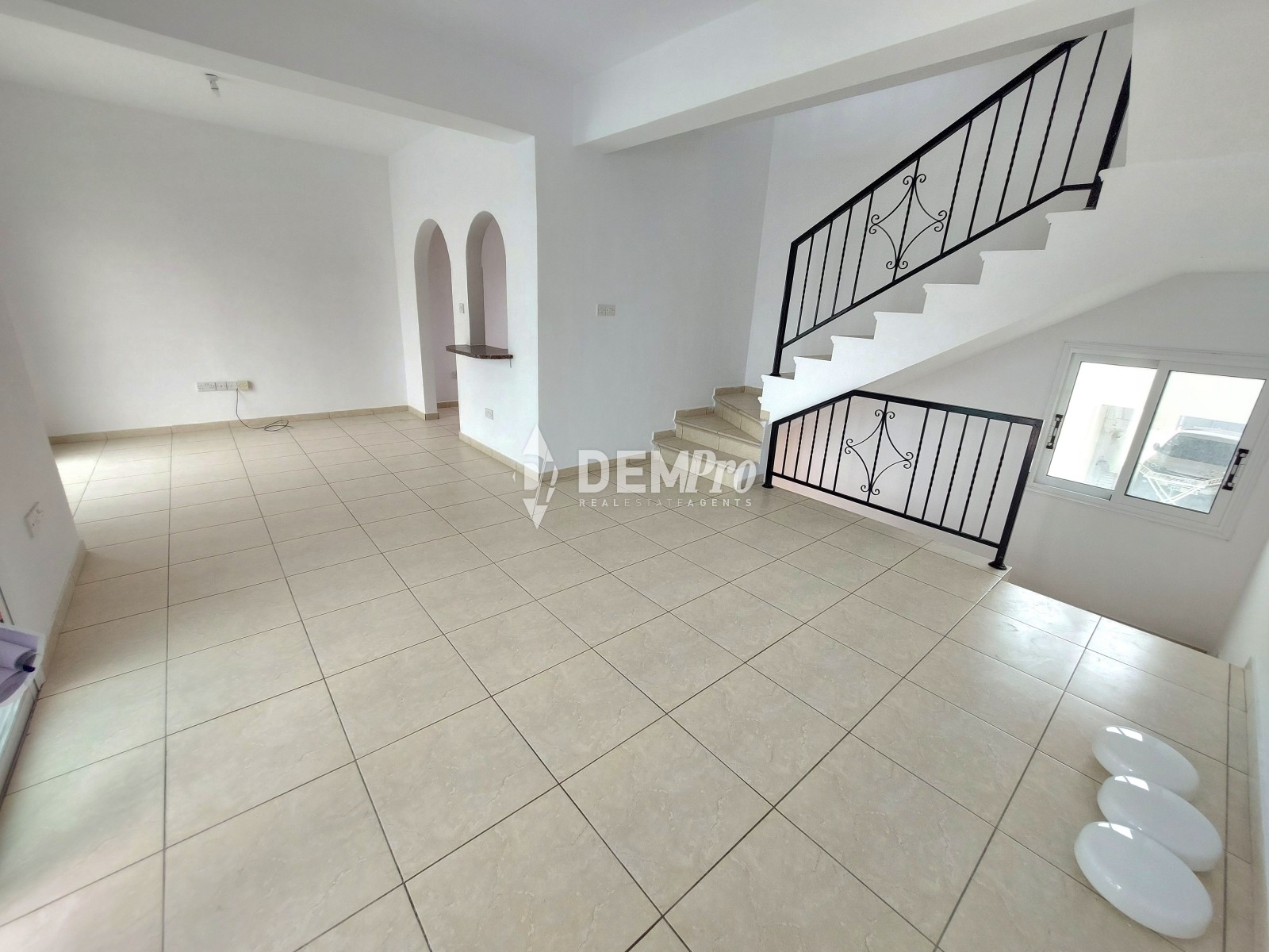 For Sale 2 Bedroom Townhouse in Kato Paphos - Universal Area