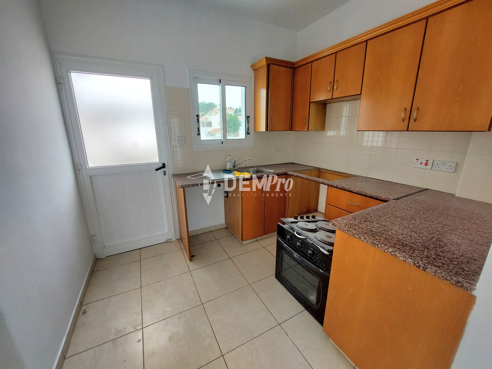 For Sale 2 Bedroom Townhouse in Kato Paphos - Universal Area