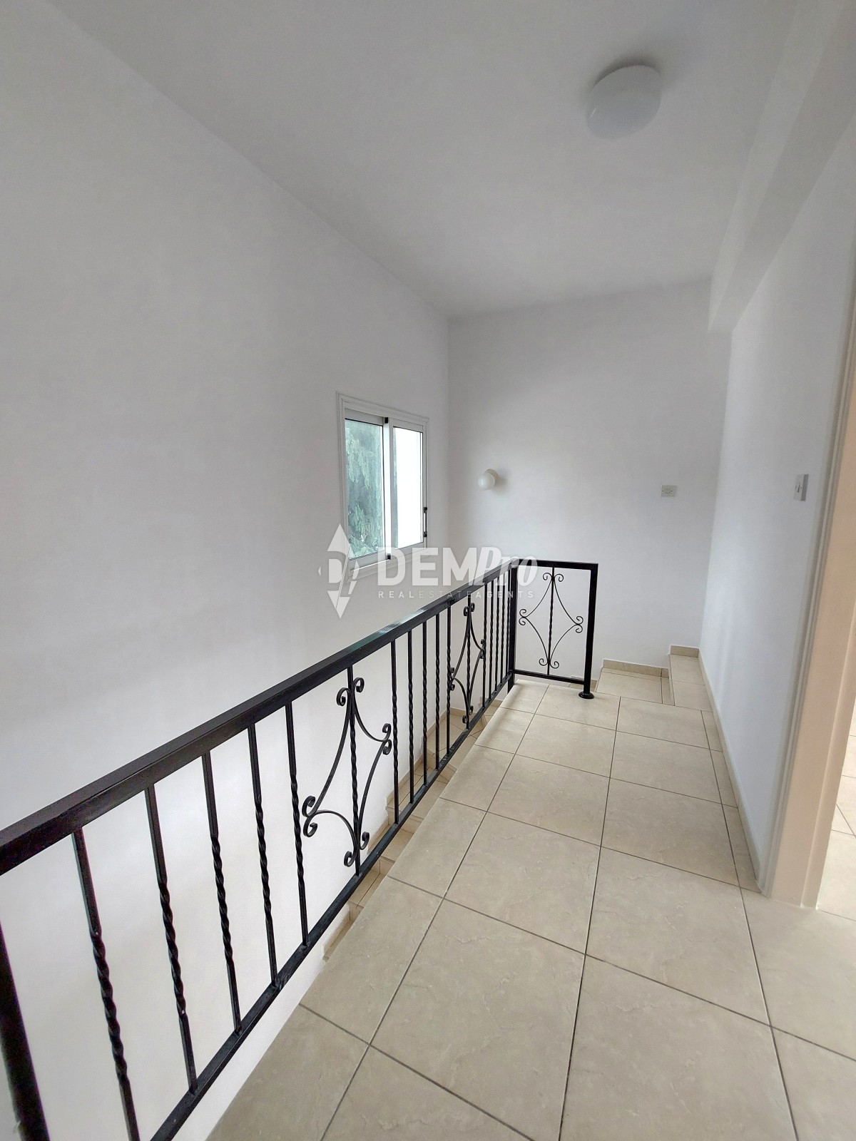 For Sale 2 Bedroom Townhouse in Kato Paphos - Universal Area