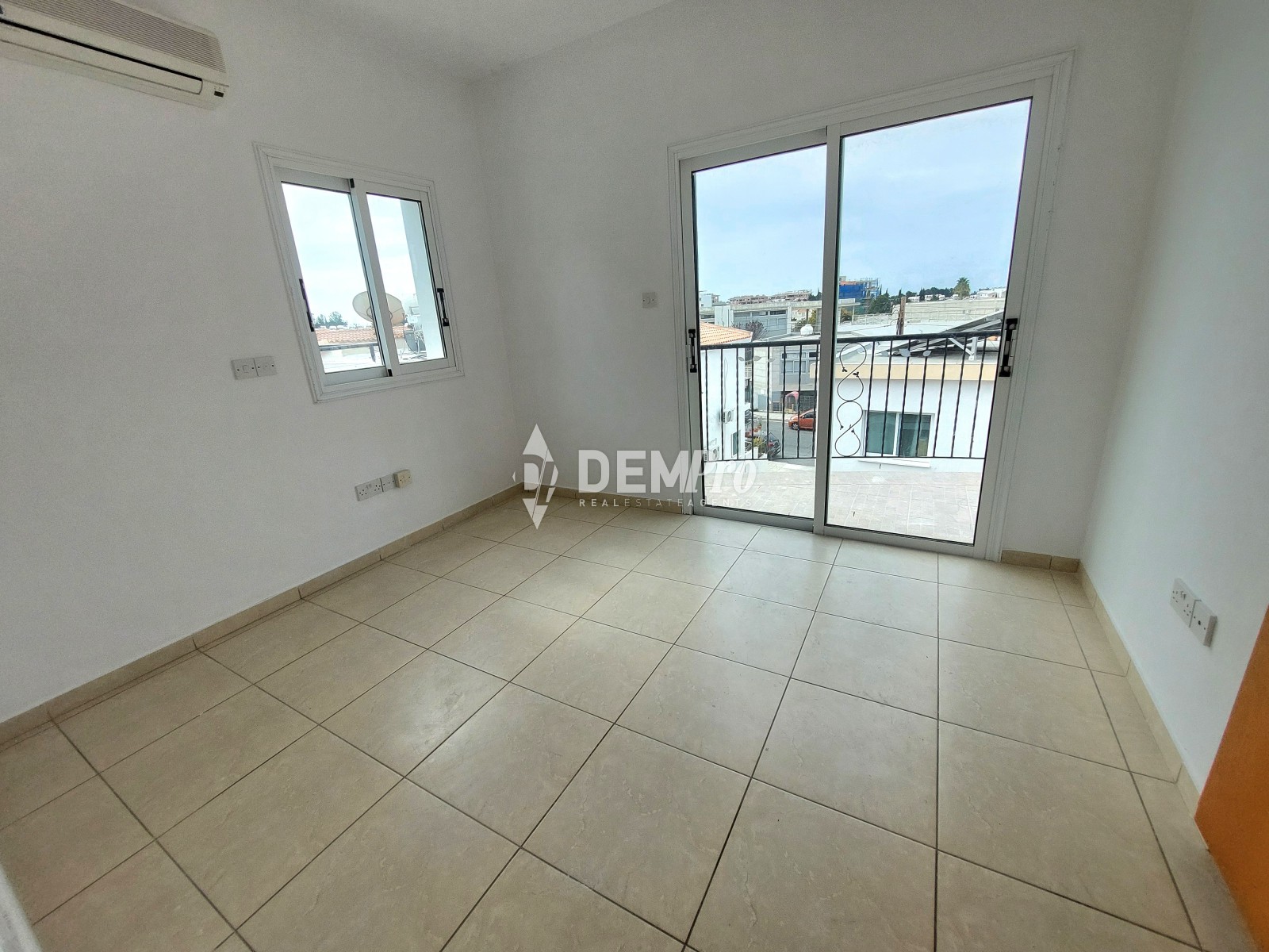For Sale 2 Bedroom Townhouse in Kato Paphos - Universal Area