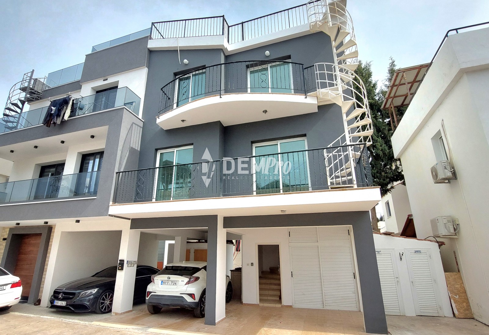 For Sale 2 Bedroom Townhouse in Kato Paphos - Universal Area