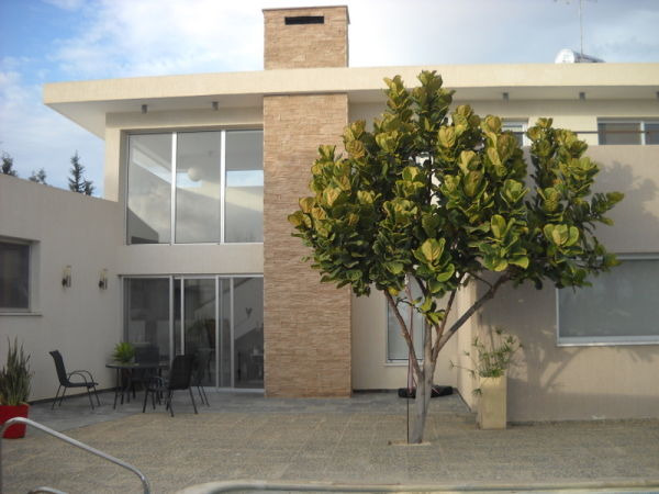 Amazing 5 bedroom modern villa in Koloni plus an annex