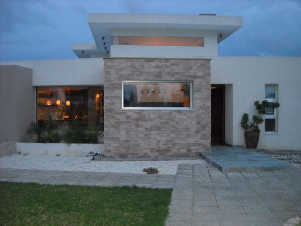 Amazing 5 bedroom modern villa in Koloni plus an annex