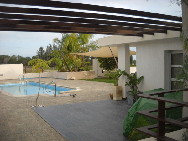 Amazing 5 bedroom modern villa in Koloni plus an annex