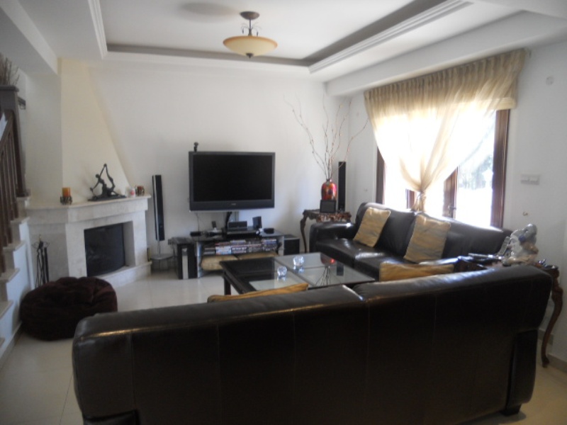 Luxury villa for long term rent in Anarita