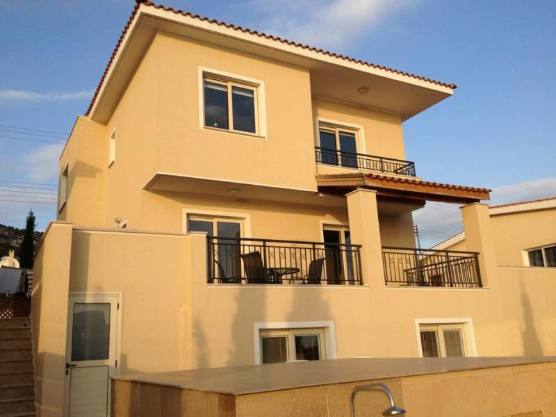 Lovely 4bed villa in Peyia