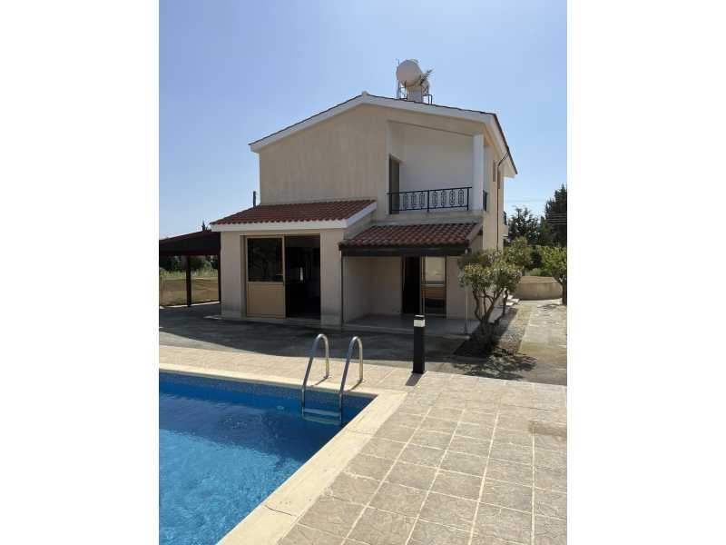 3 bed Unfurnished villa with private pool 