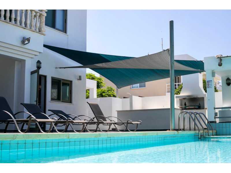 Modern Furnished 4 bed villa with pool