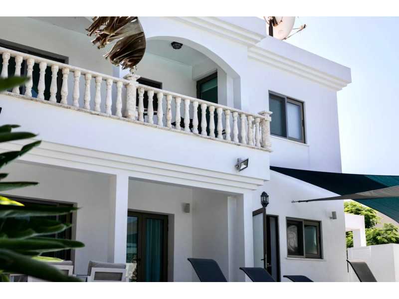 Modern Furnished 4 bed villa with pool
