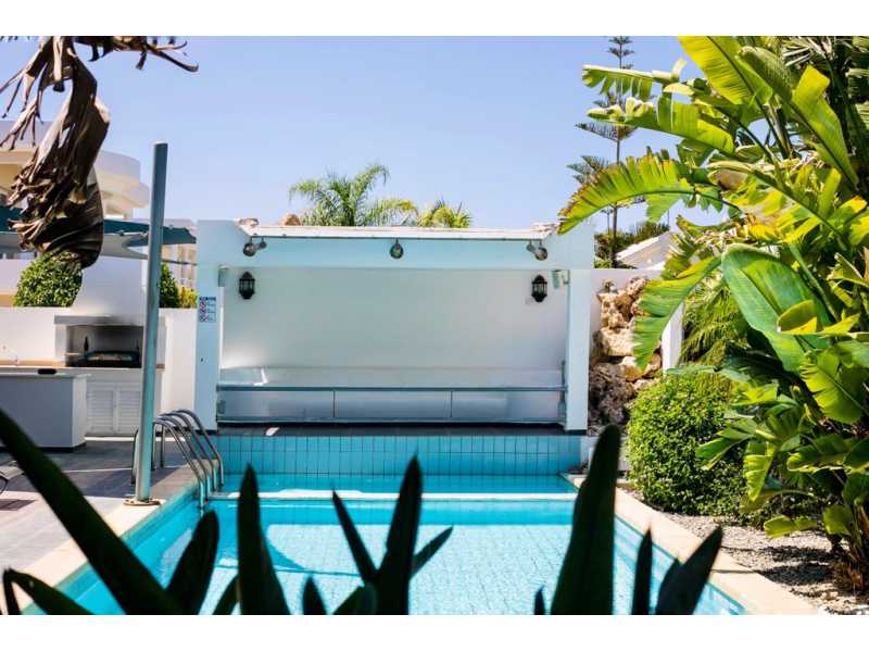 Modern Furnished 4 bed villa with pool
