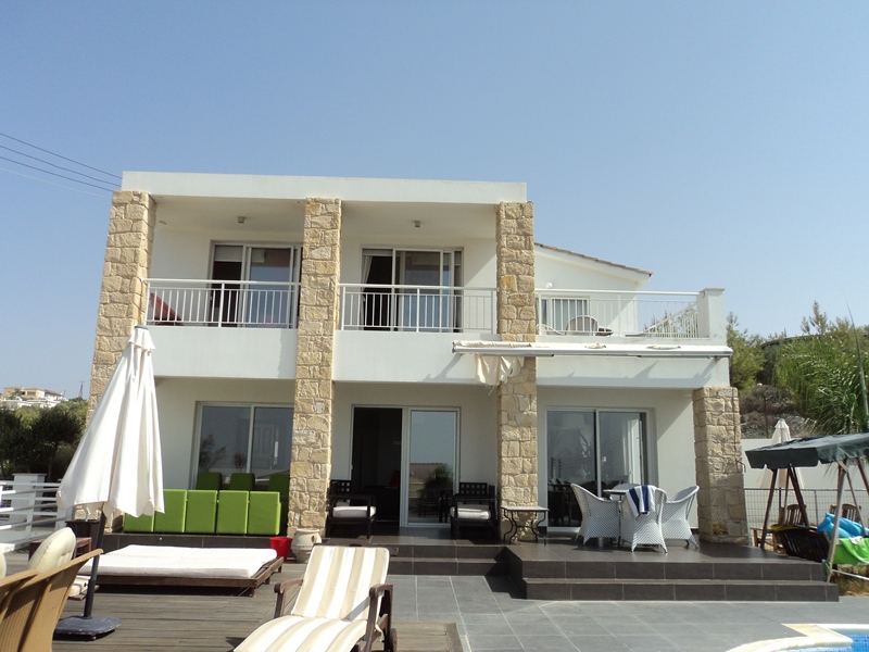 4 bed modern villa for long term rent in Tremithousa with big plot