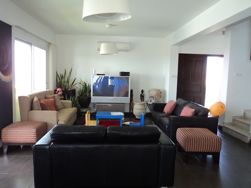 4 bed modern villa for long term rent in Tremithousa with big plot