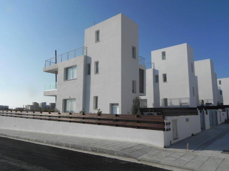 3 bed detached modern house in Kissonerga