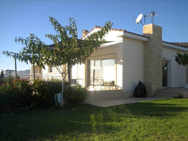 5 bedroom luxury detached villa long term