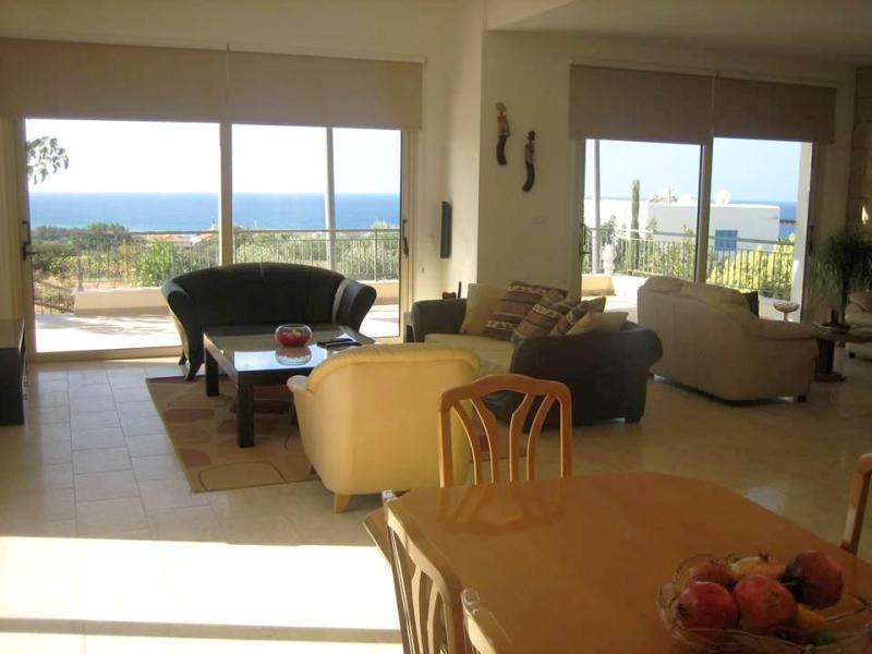 5 bedroom luxury detached villa long term