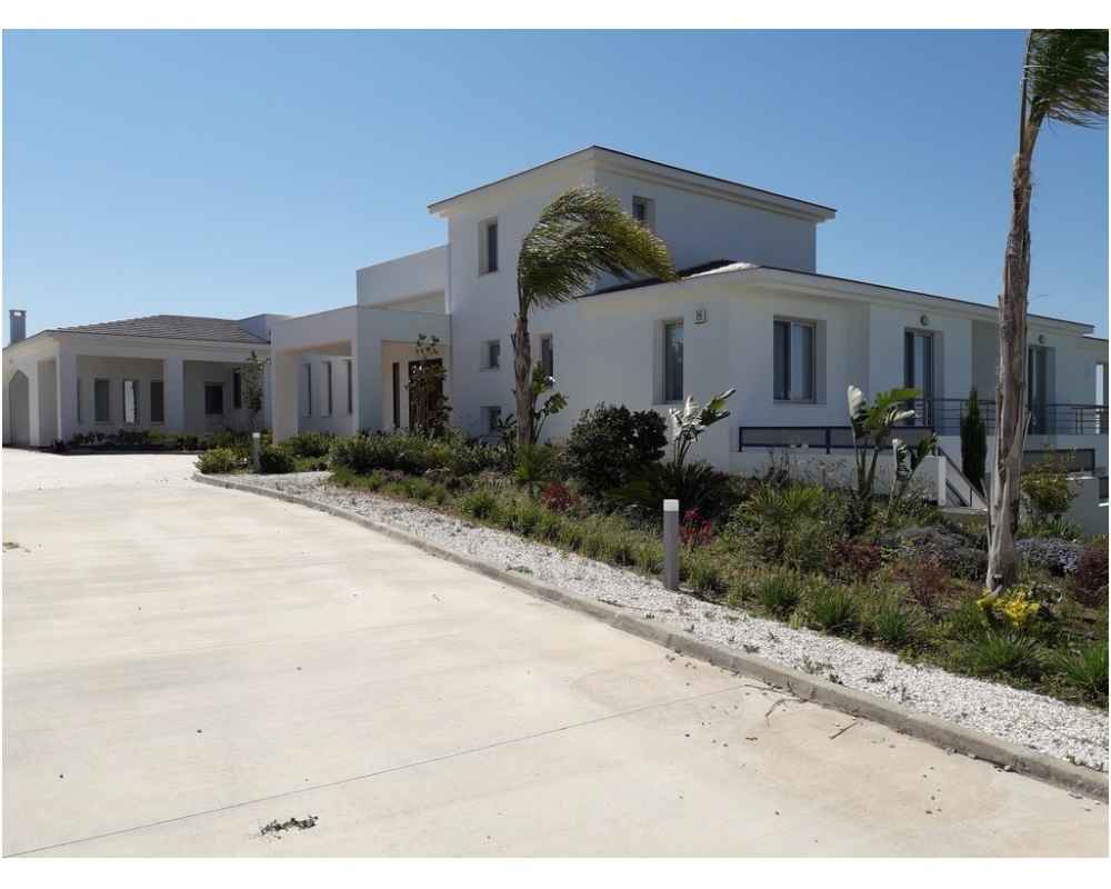 7 Bedrooms plus 8 bathrooms long term rentals