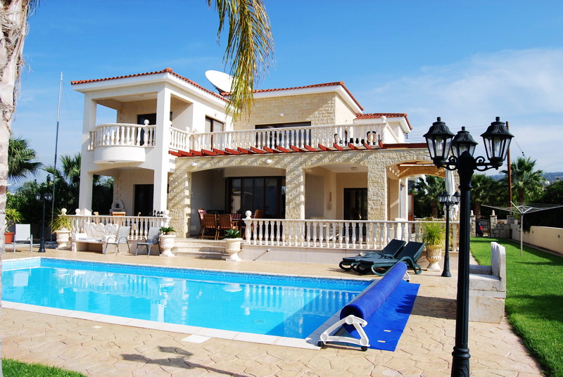 Luxury villa for long term rent in St George with pool 