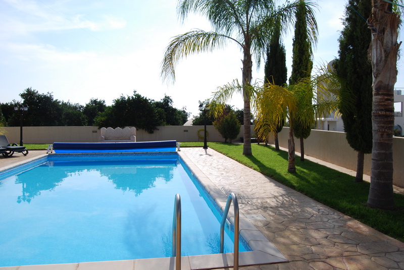 Luxury villa for long term rent in St George with pool 