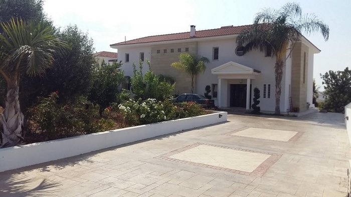 Luxury Villa in Paphos Peyia for long term rent 