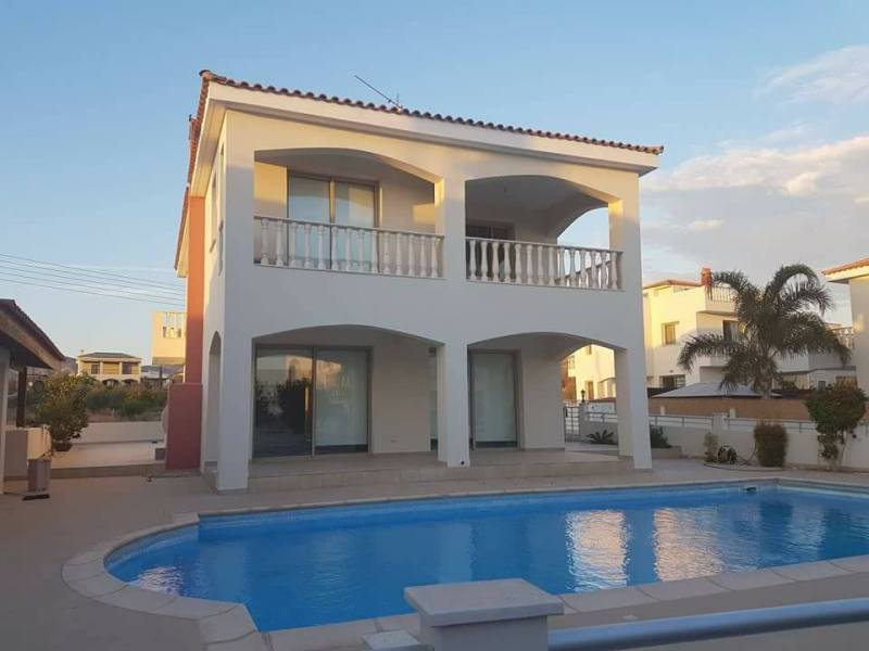 spacious 4 bedroom detached house for rent in Anarita