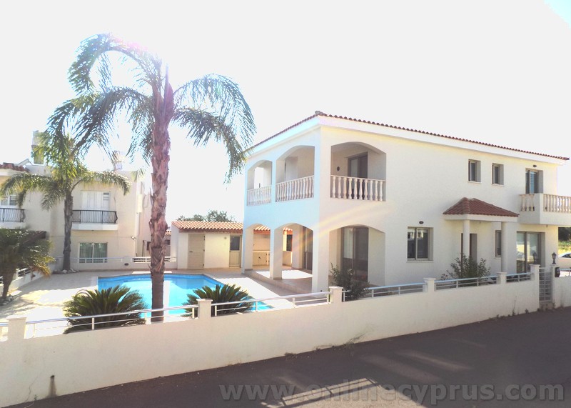 spacious 4 bedroom detached house for rent in Anarita