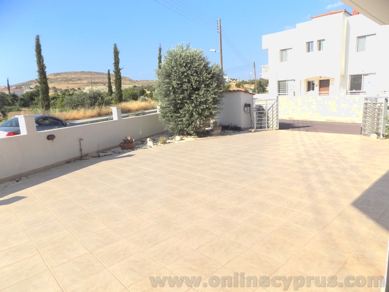 spacious 4 bedroom detached house for rent in Anarita