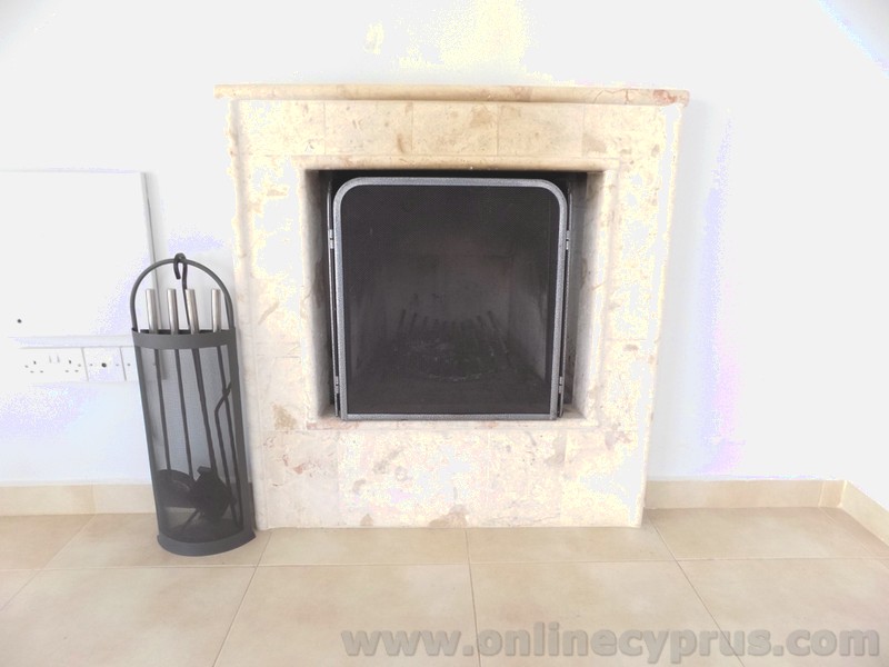 spacious 4 bedroom detached house for rent in Anarita